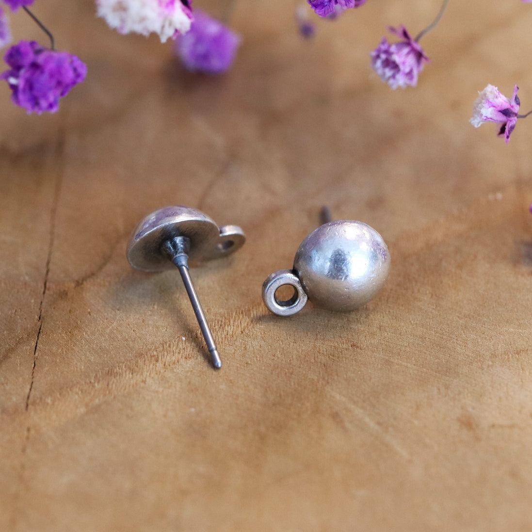 DQ silver round stud earring with eye