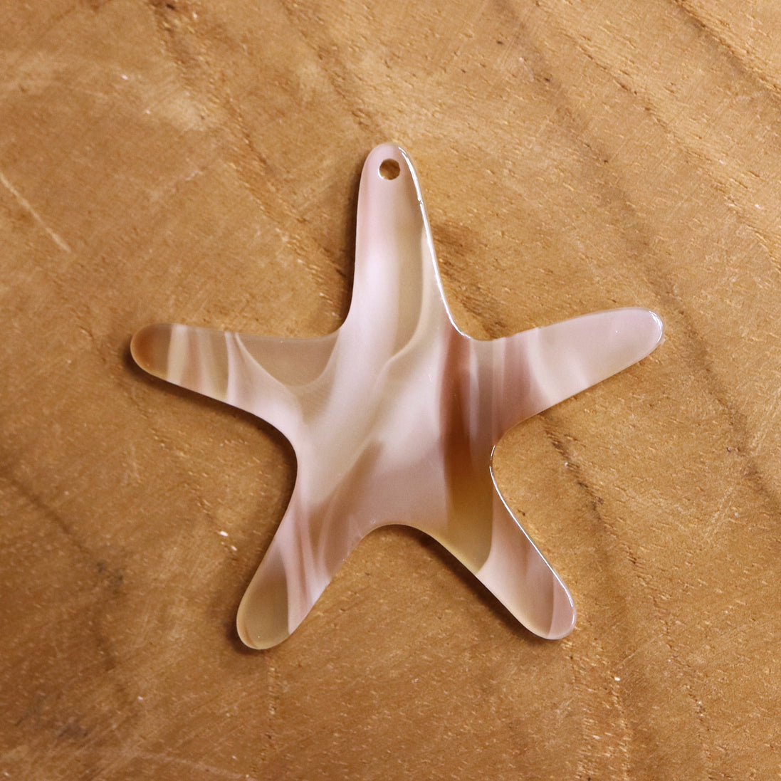 Resin hanger zeester - creme