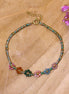 Armband van groen koord met kralenbloemen