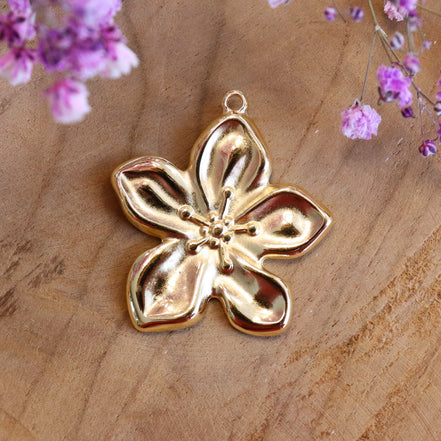 DQ GOLD large flower charm 