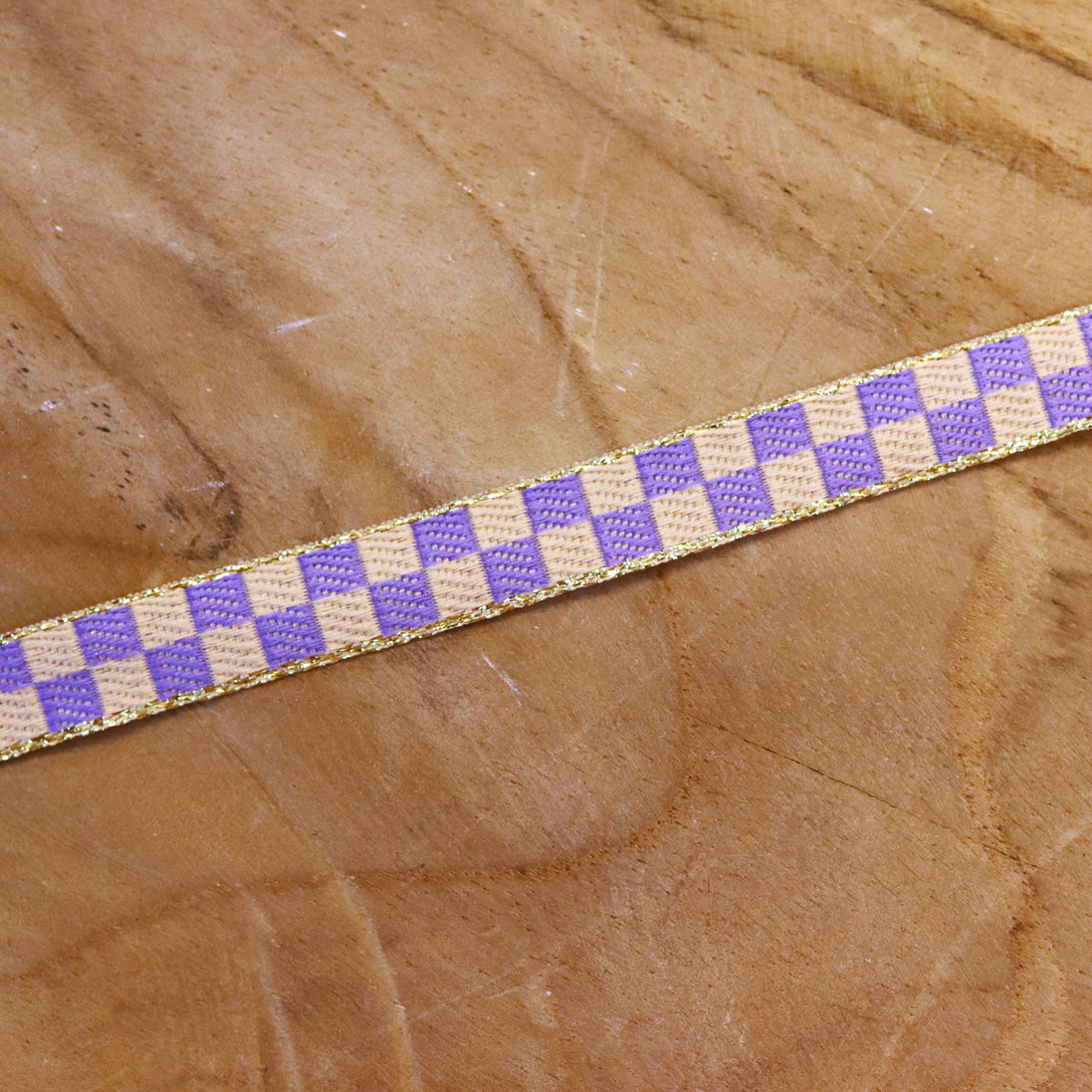 Ribbon cubes yellow-purple