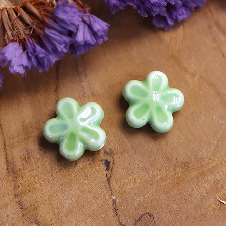 Bead green - ceramic flower