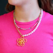 Kralenketting - rozenkwarts met oranje bloem