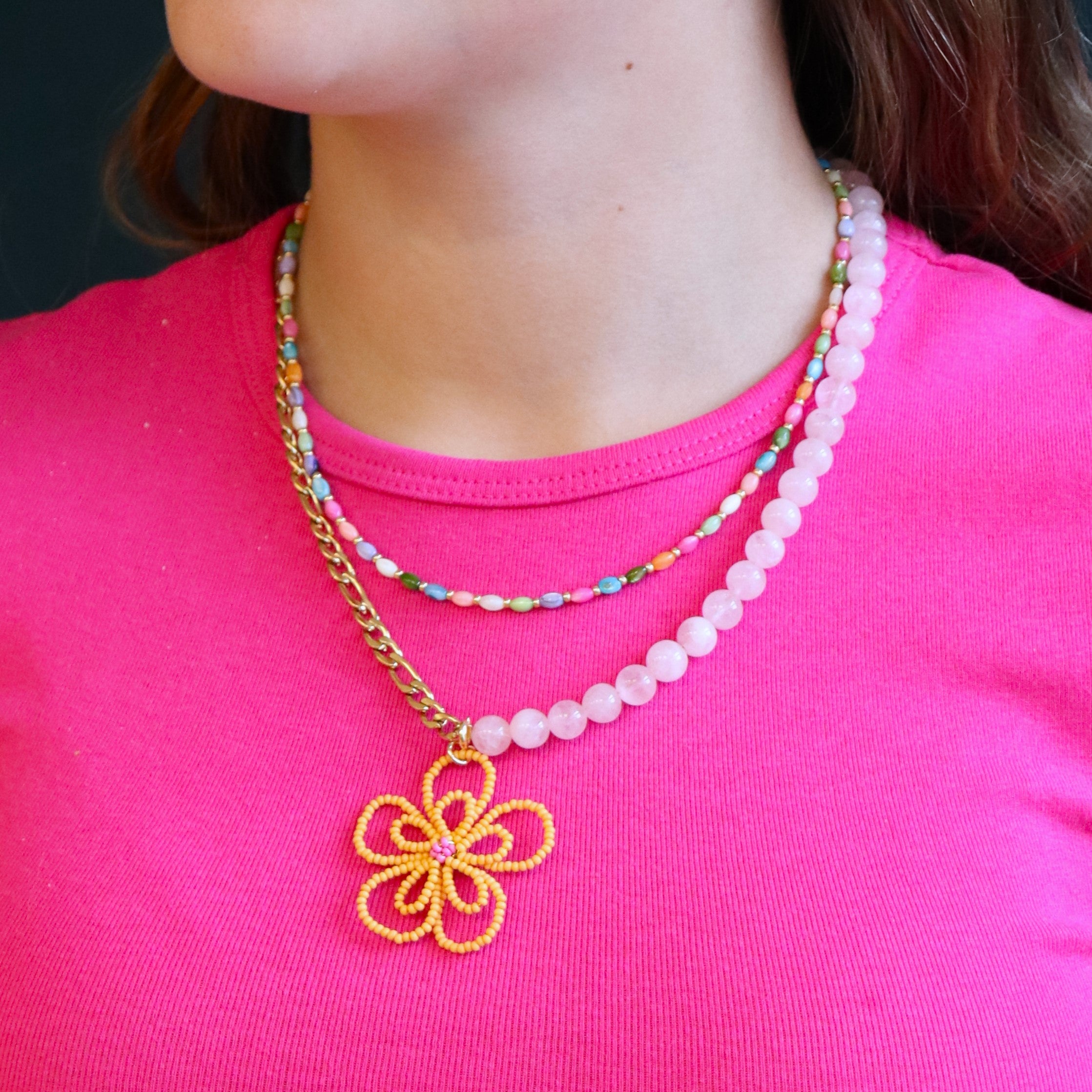 Kralenketting - rozenkwarts met oranje bloem