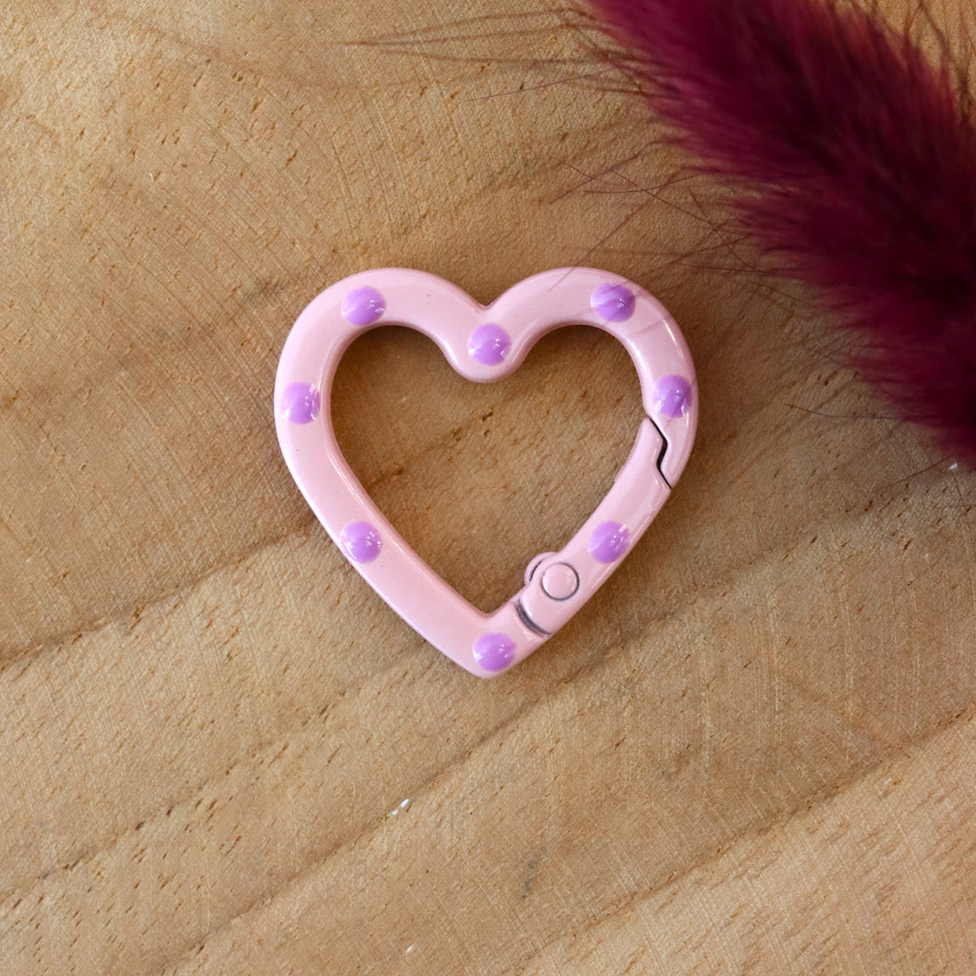 Schlüsselanhänger Herz - mauve mit lila Punkten