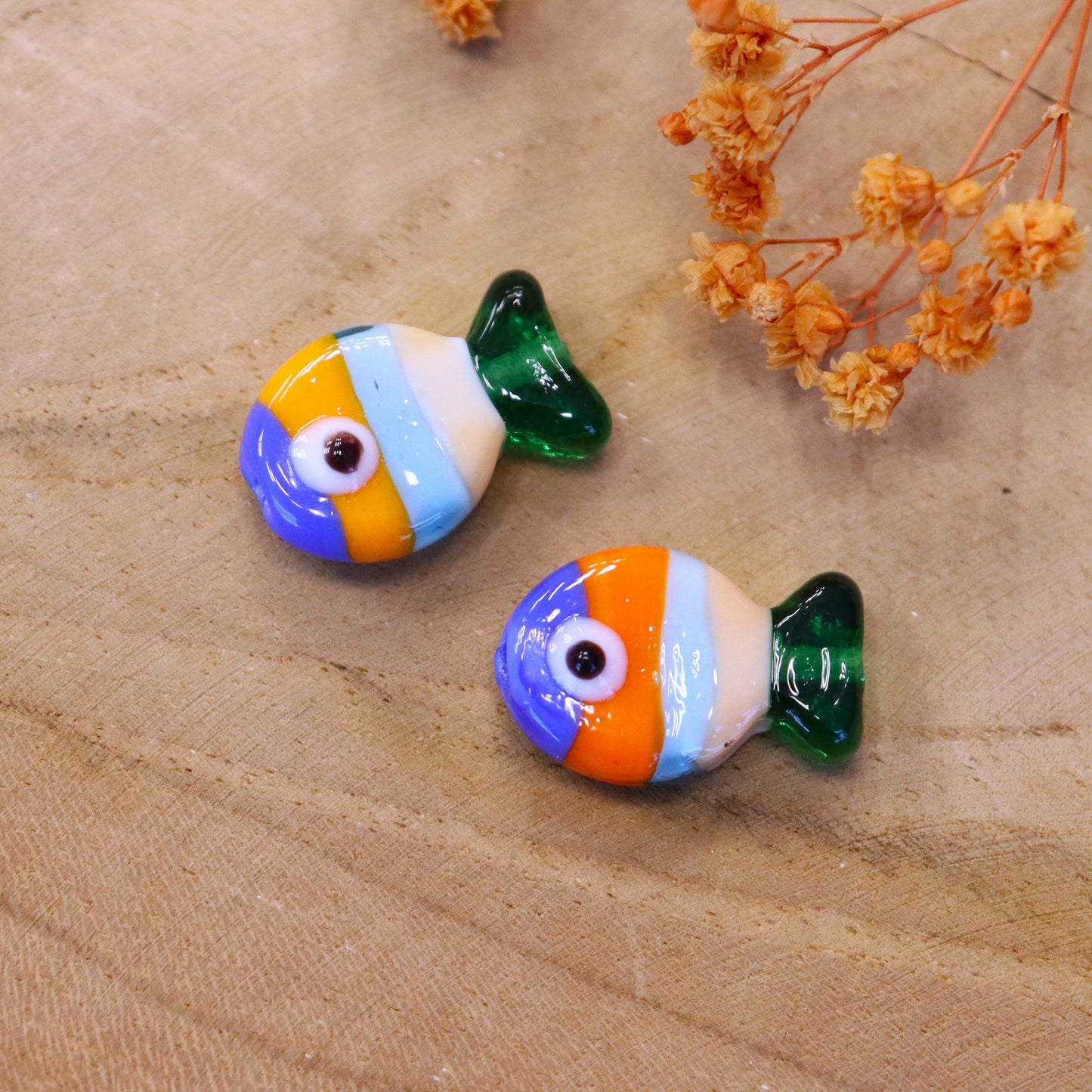 Colored glass bead fish - orange bauw