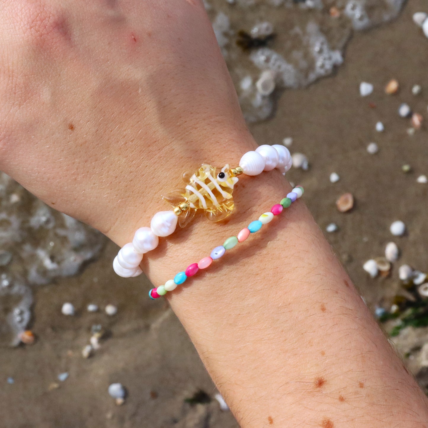 Perlenarmband mit Glasfisch