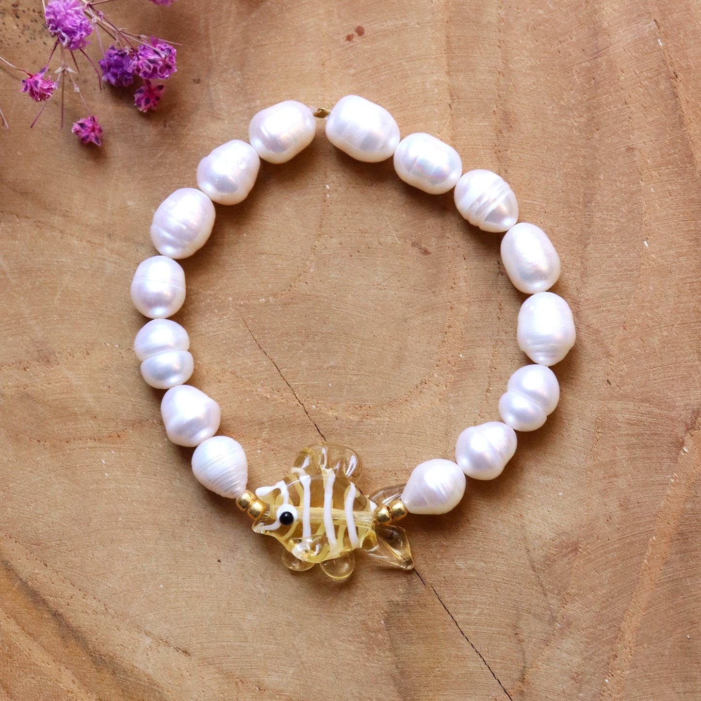 Perlenarmband mit Glasfisch