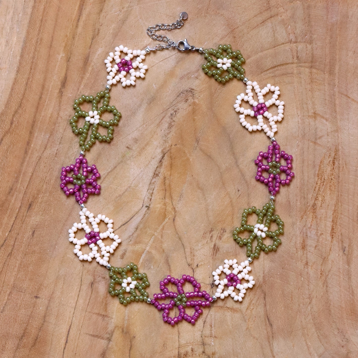 Perlenkette mit Blumen - Silber