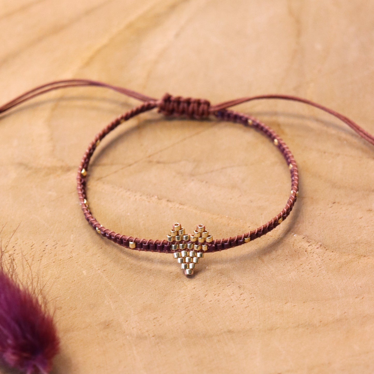 Armband mit goldenem Herz - braun