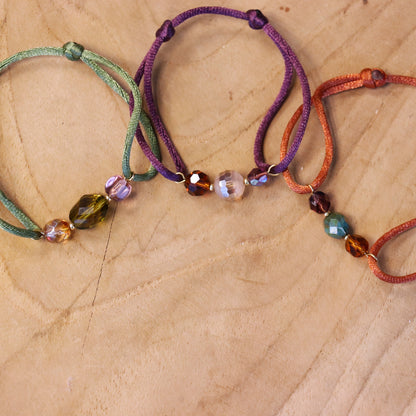 Satinarmband mit Glasperlen