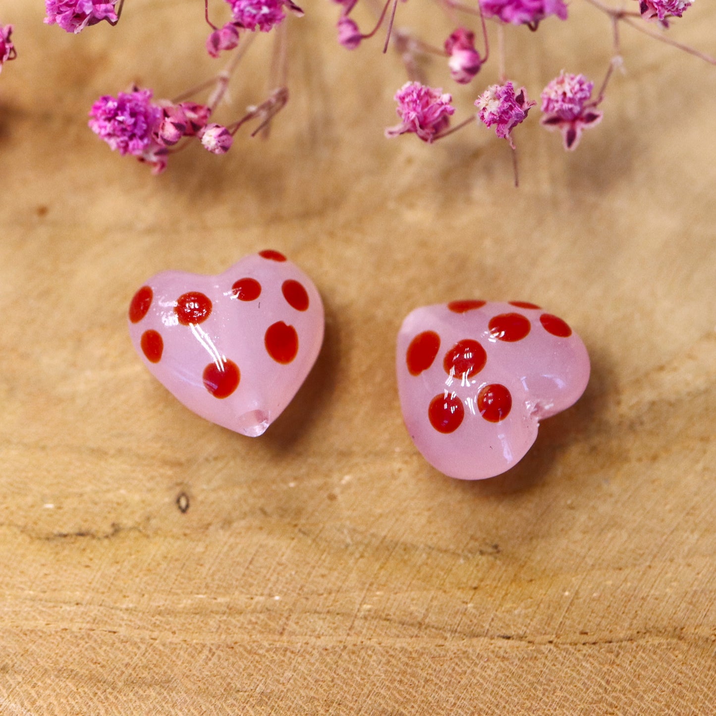 Kraal roze- hart met rode stippen