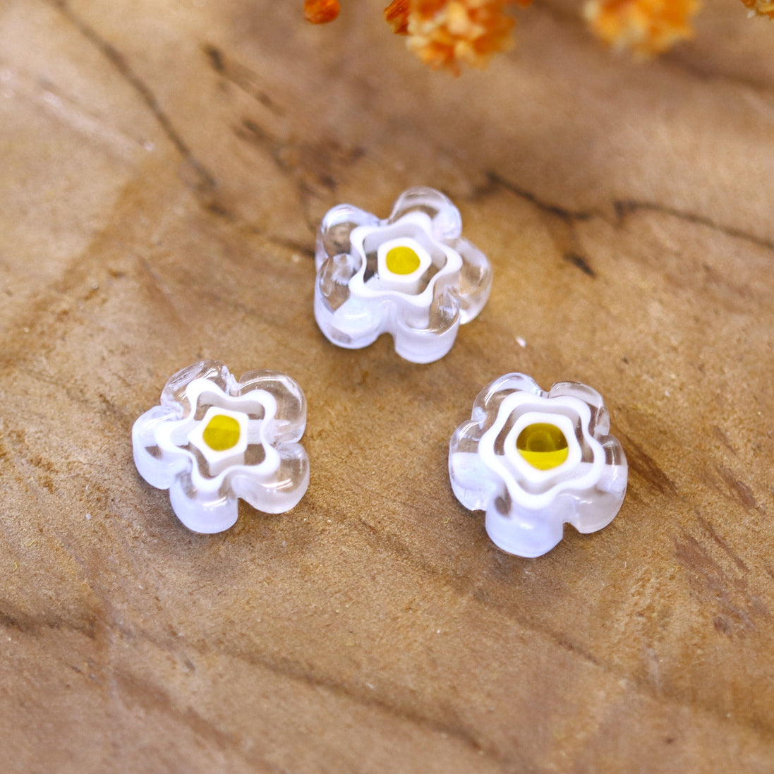 Kraal wit - millefiori bloemvormig transparant