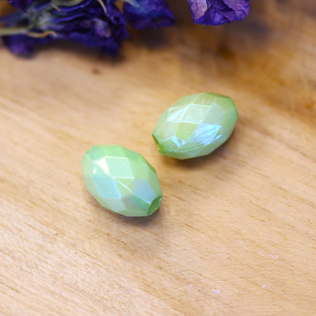 Bead green - facet cut oval