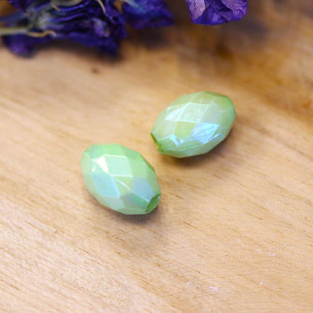 Bead green - facet cut oval