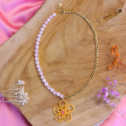 Kralenketting - rozenkwarts met oranje bloem