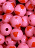 Funky ronde acryl kraal - hartje roze/rood