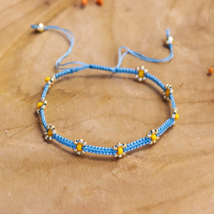 Knotted bracelet with flowers - blue
