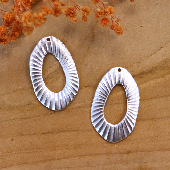 Bettelanhänger DQ Silber oval mit Streifen