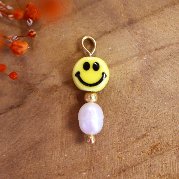 Oorringbedel smiley met parel - goud