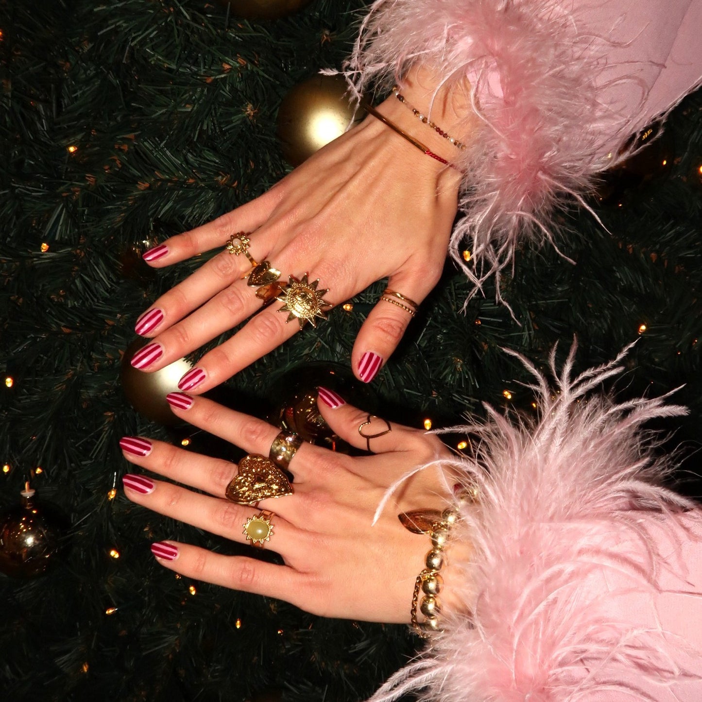 Kralenarmband - goud met bedels en jasseron