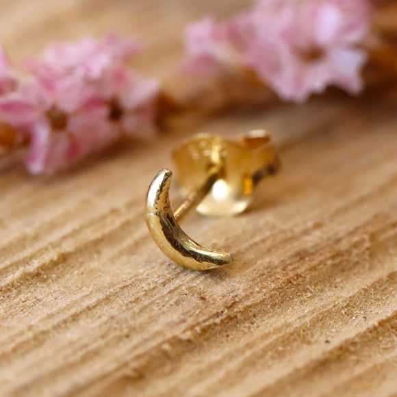 Gold plated oorsteker met maantje