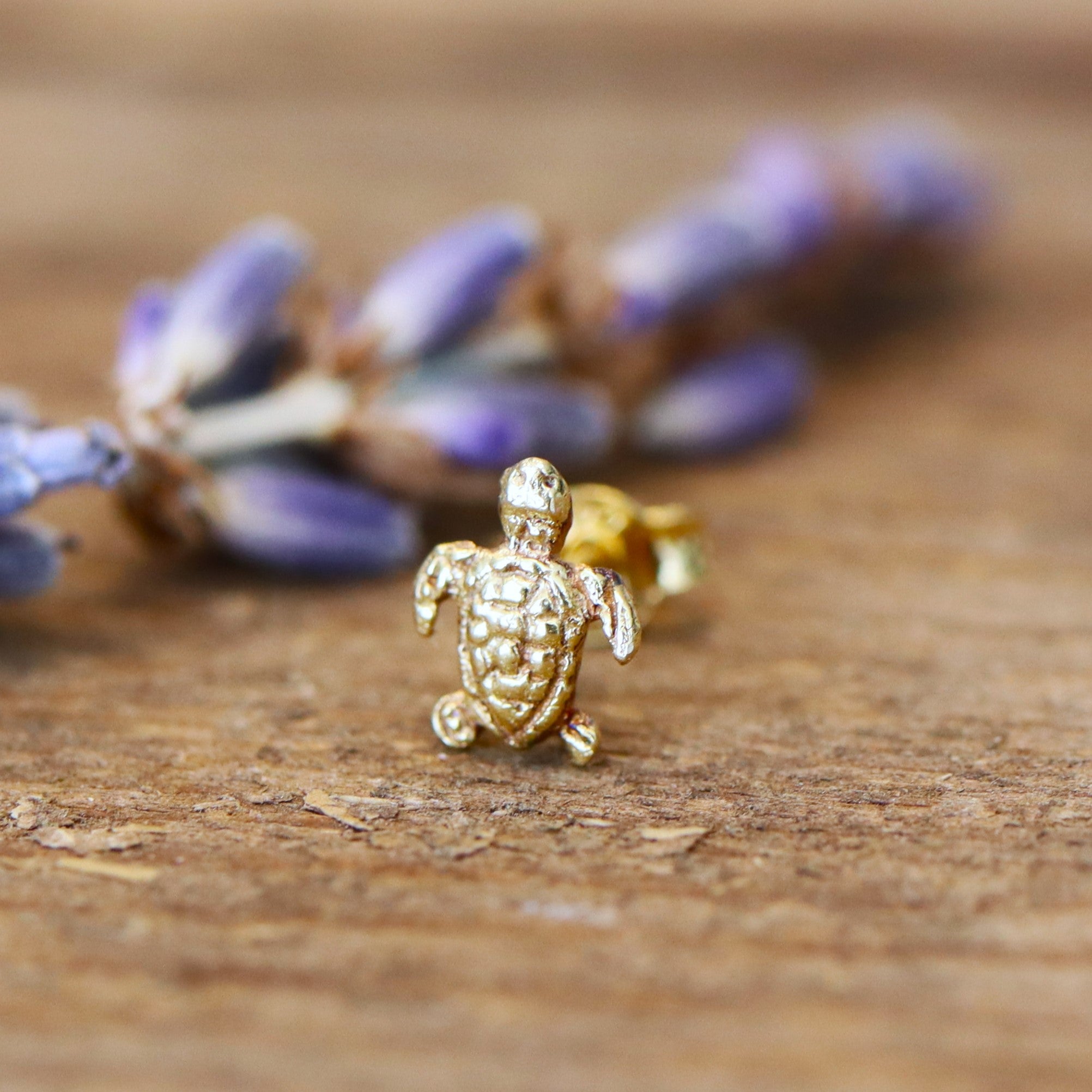 Gold plated stud earring with turtle