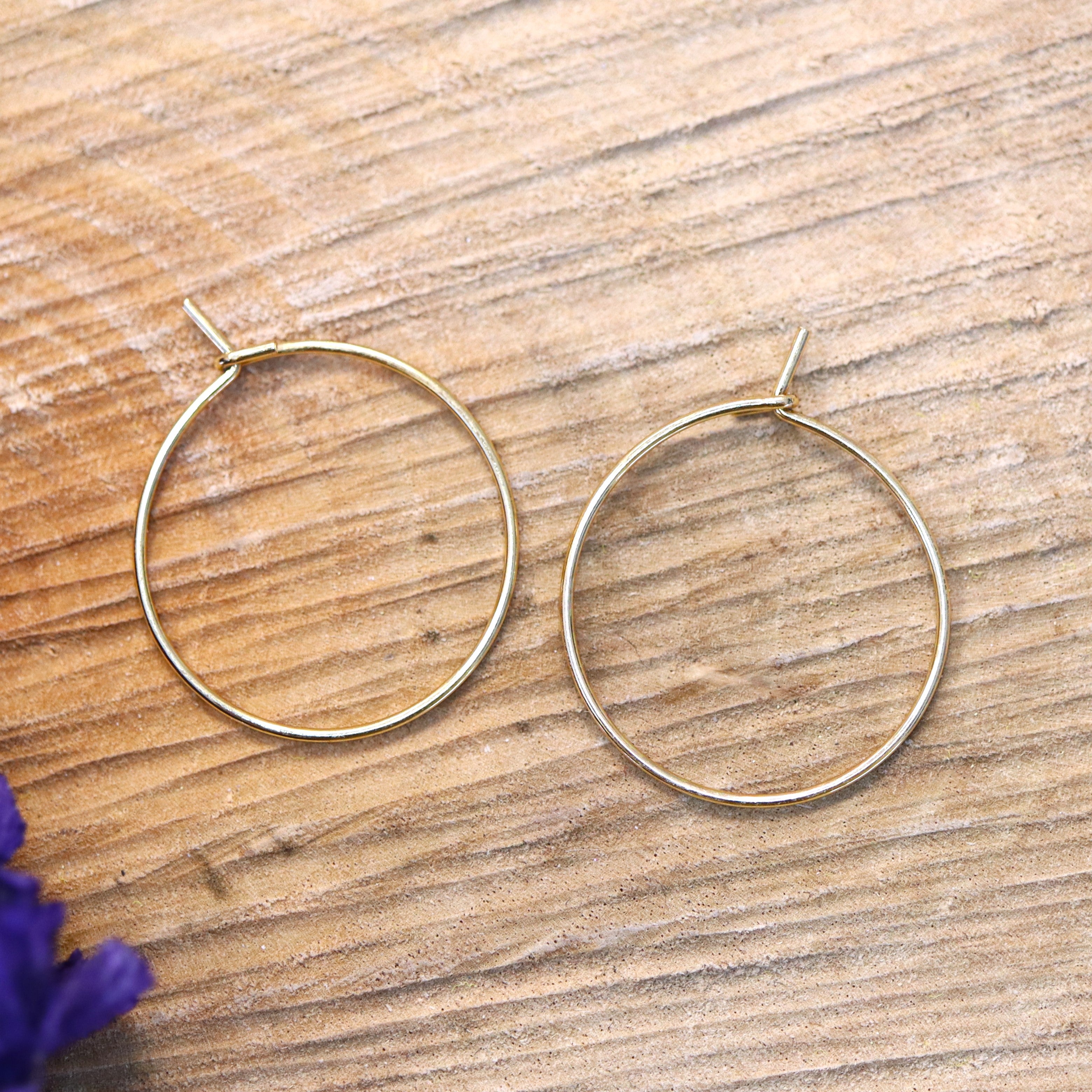 Narrow earring made of stainless steel gold