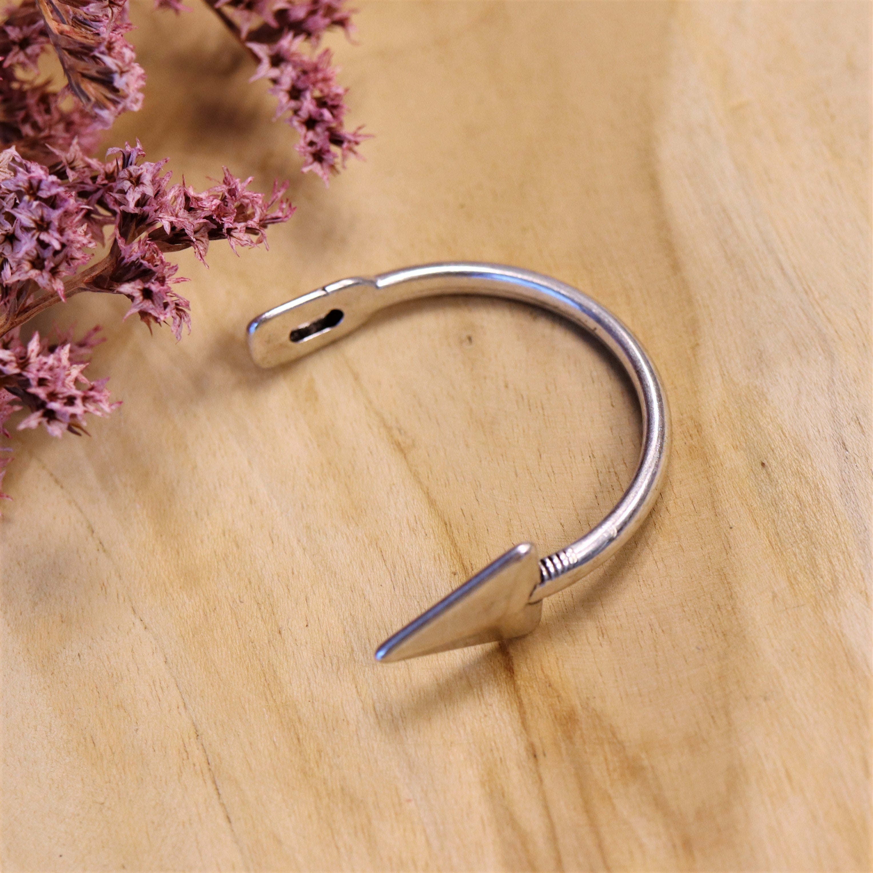 Half bracelet with arrow DQ silver