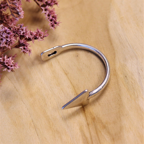 Halve armband met pijl DQ zilver