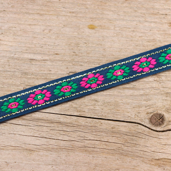 Band mit Blumen blau-grün-rosa