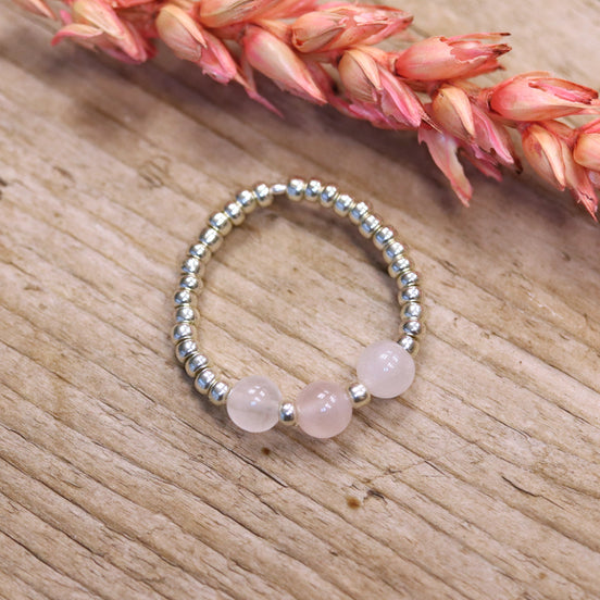 Zilveren kralenring - rozenkwarts