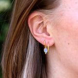 Gold plated oorringbedel met maansteen