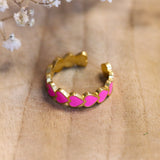 Stainless steel ring met roze hartjes - goud