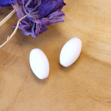 Perle weiß - Glasperle oval
