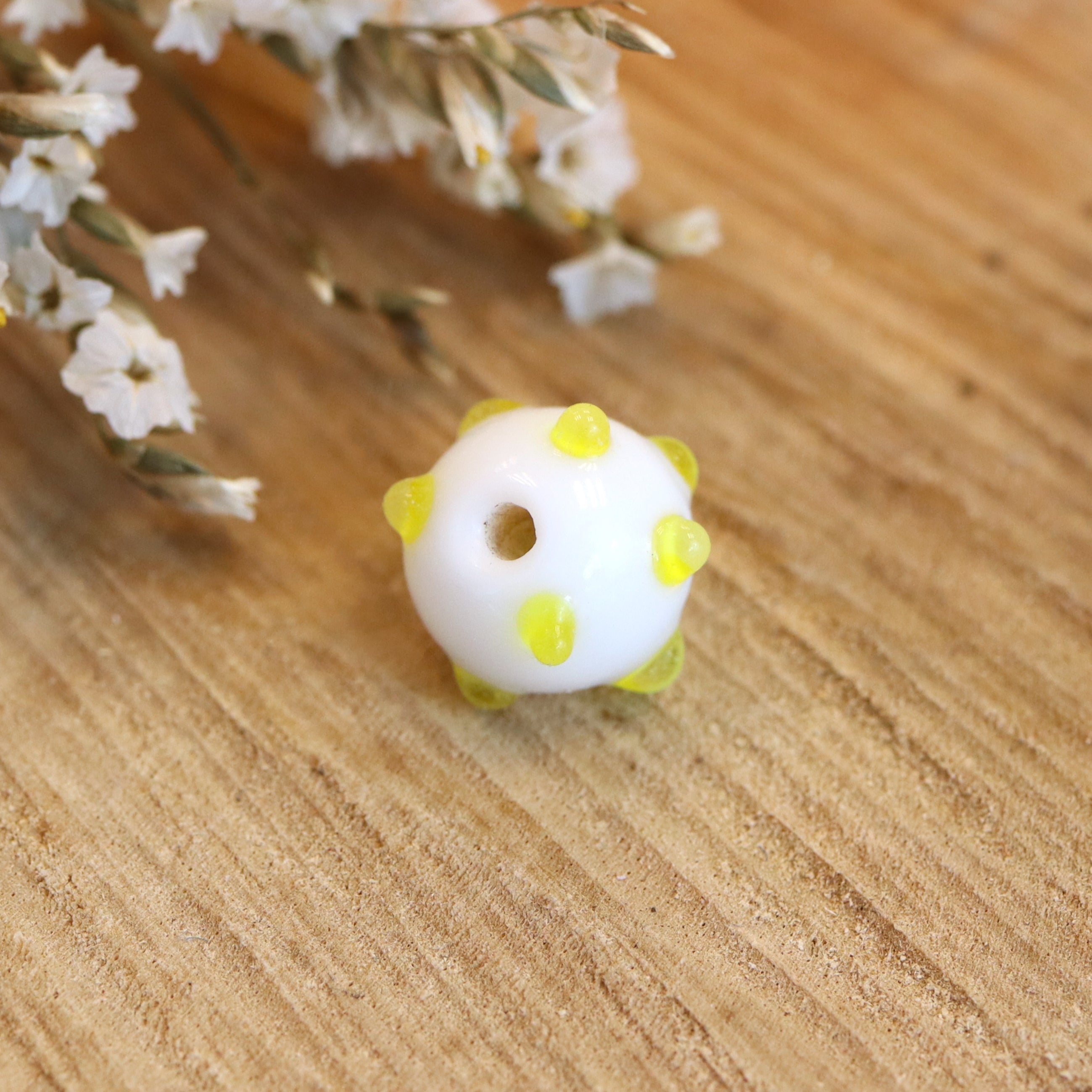 Perle weiß - Keramik mit gelben Sprenkeln