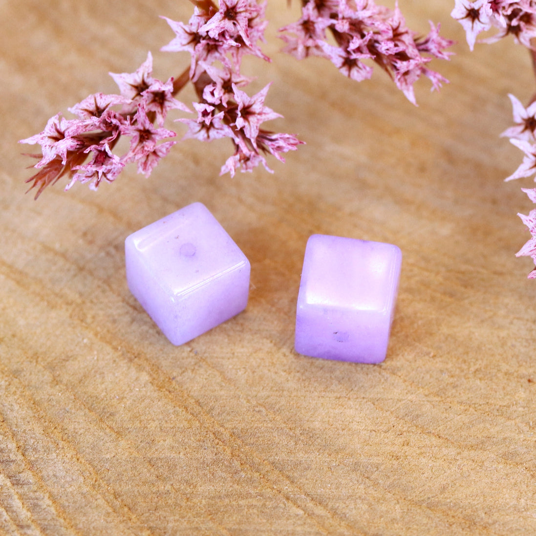 Bead purple - glass bead cube small