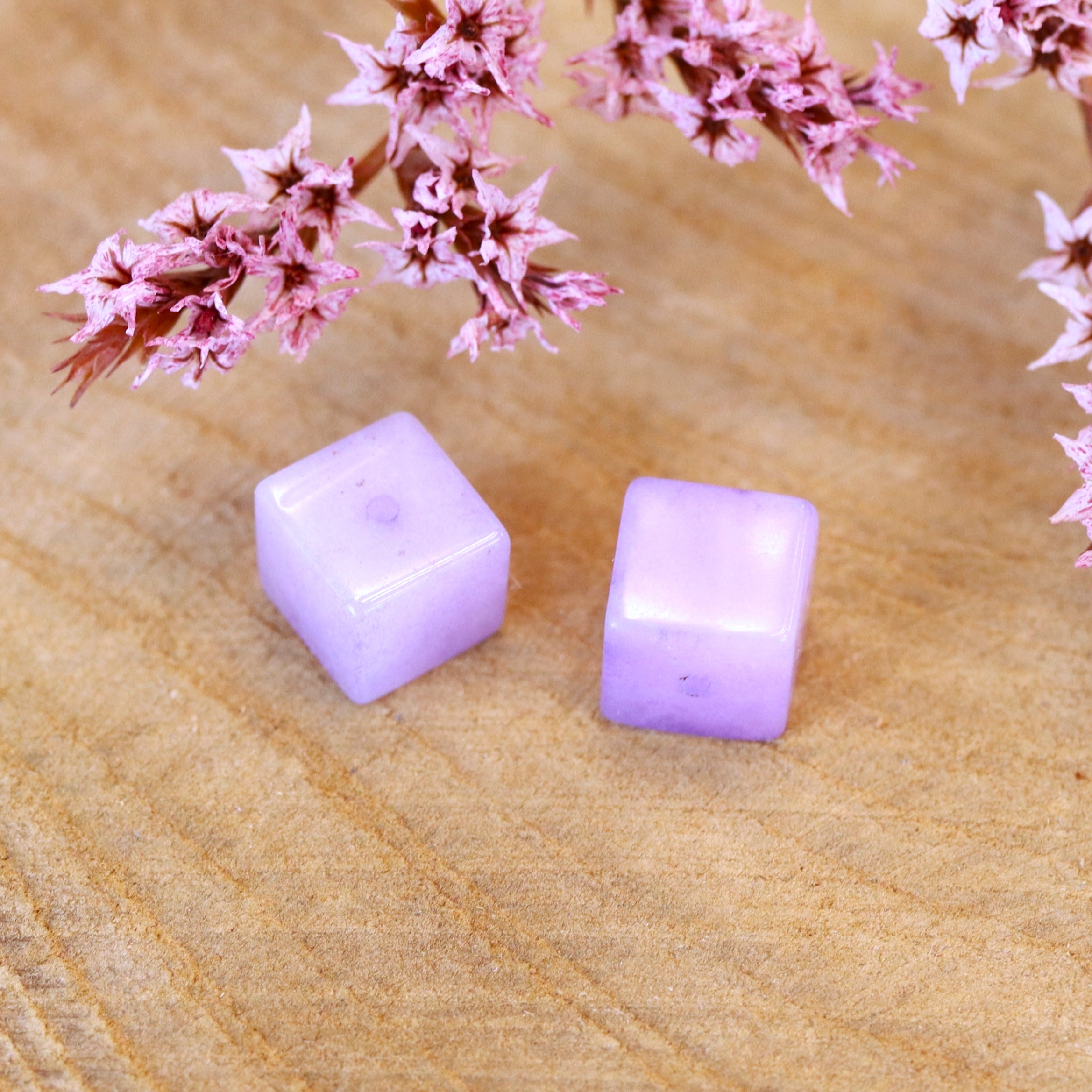 Bead purple - glass bead cube small