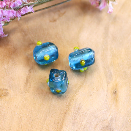 Perle blau - Glasperlenröhrchen mit gelben Punkten