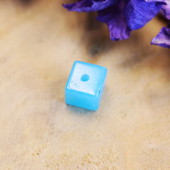 Kraal blauw - glaskraal kubus klein