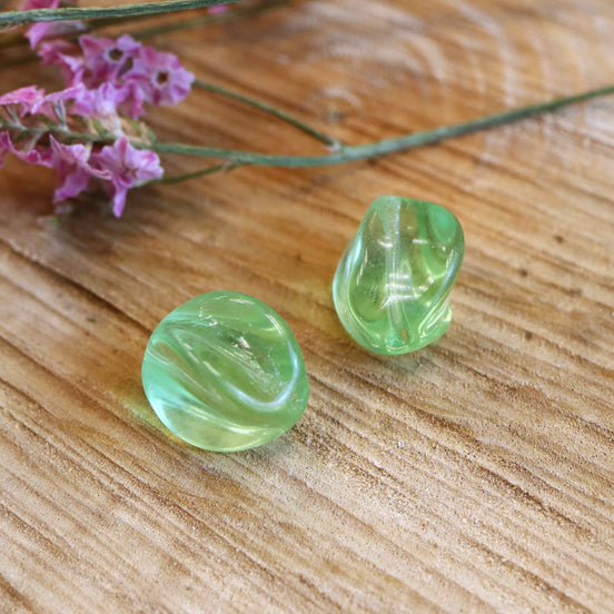 Kraal groen - glaskraal met twist