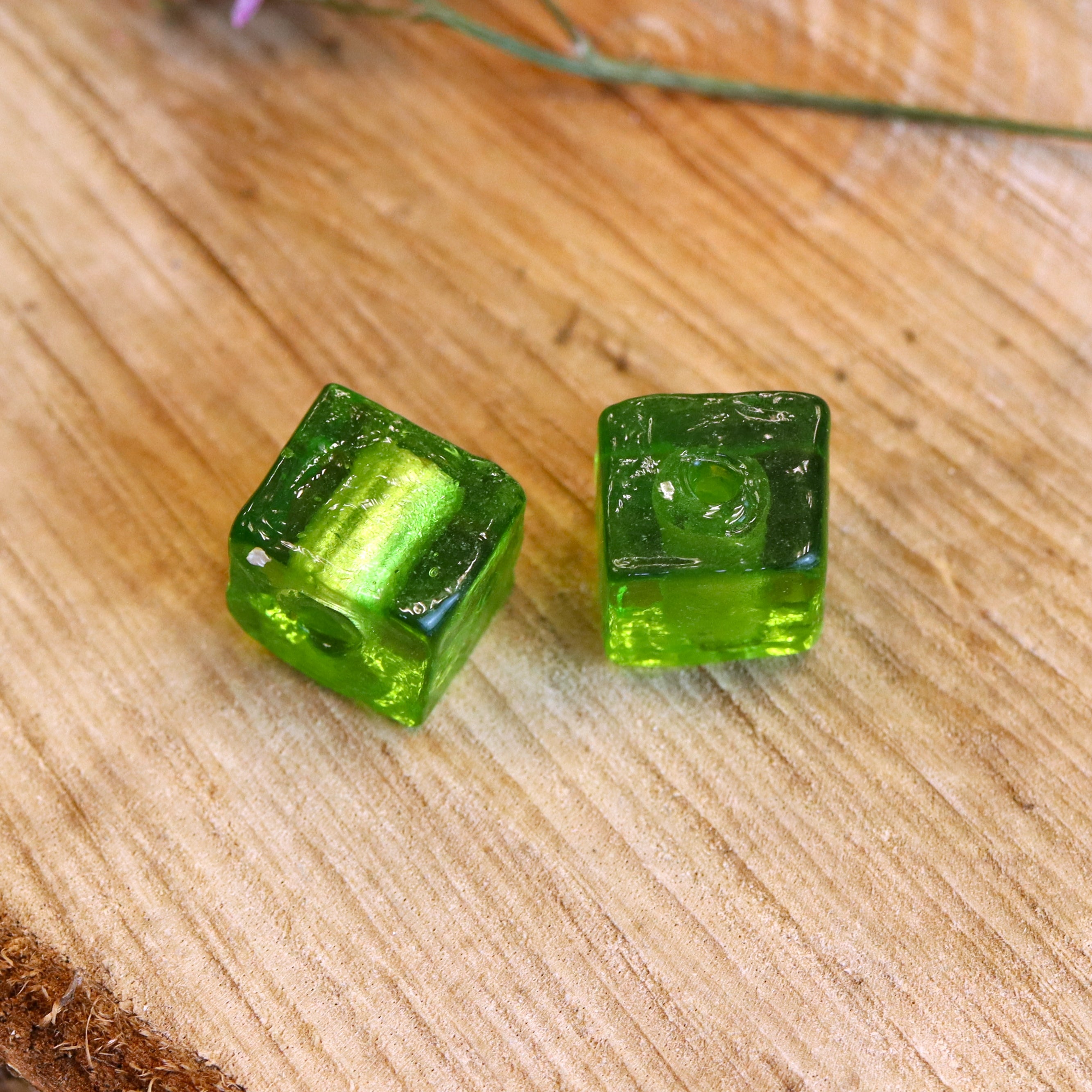 Bead green - glass bead large cube