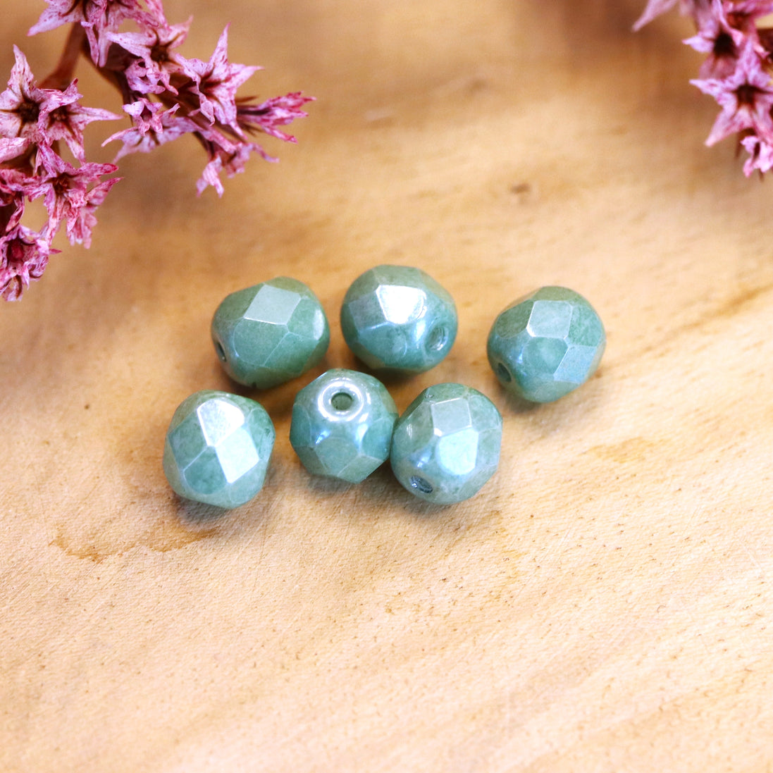 Bead green - facet cut