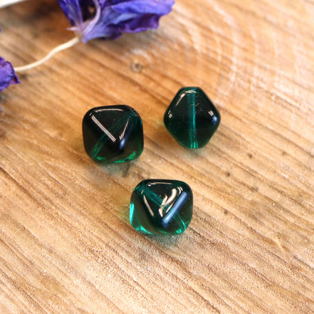 Bead green - glass bead octahedron