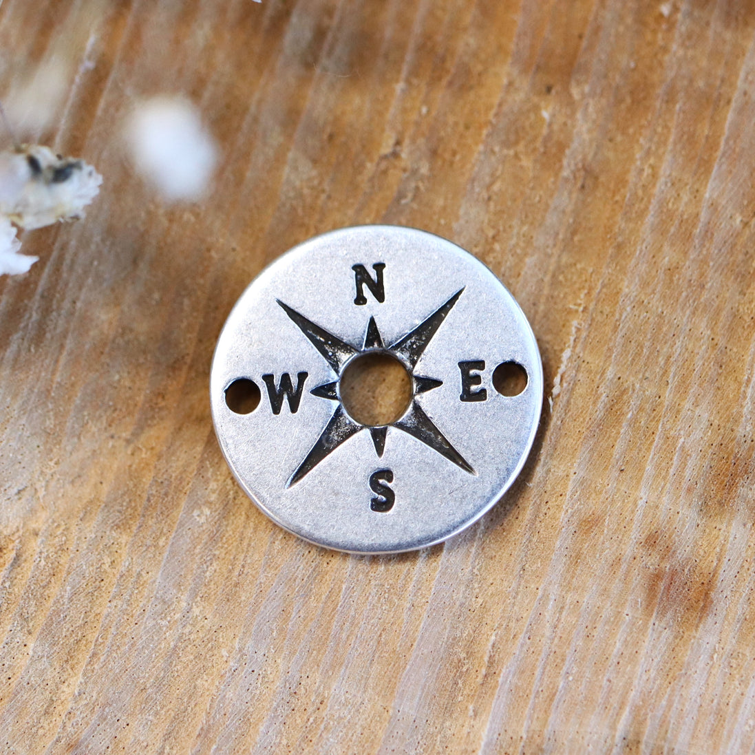 Interposer DQ silver compass