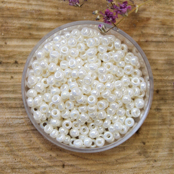 MR8-592 Ceylon antique ivory pearl 10 gram