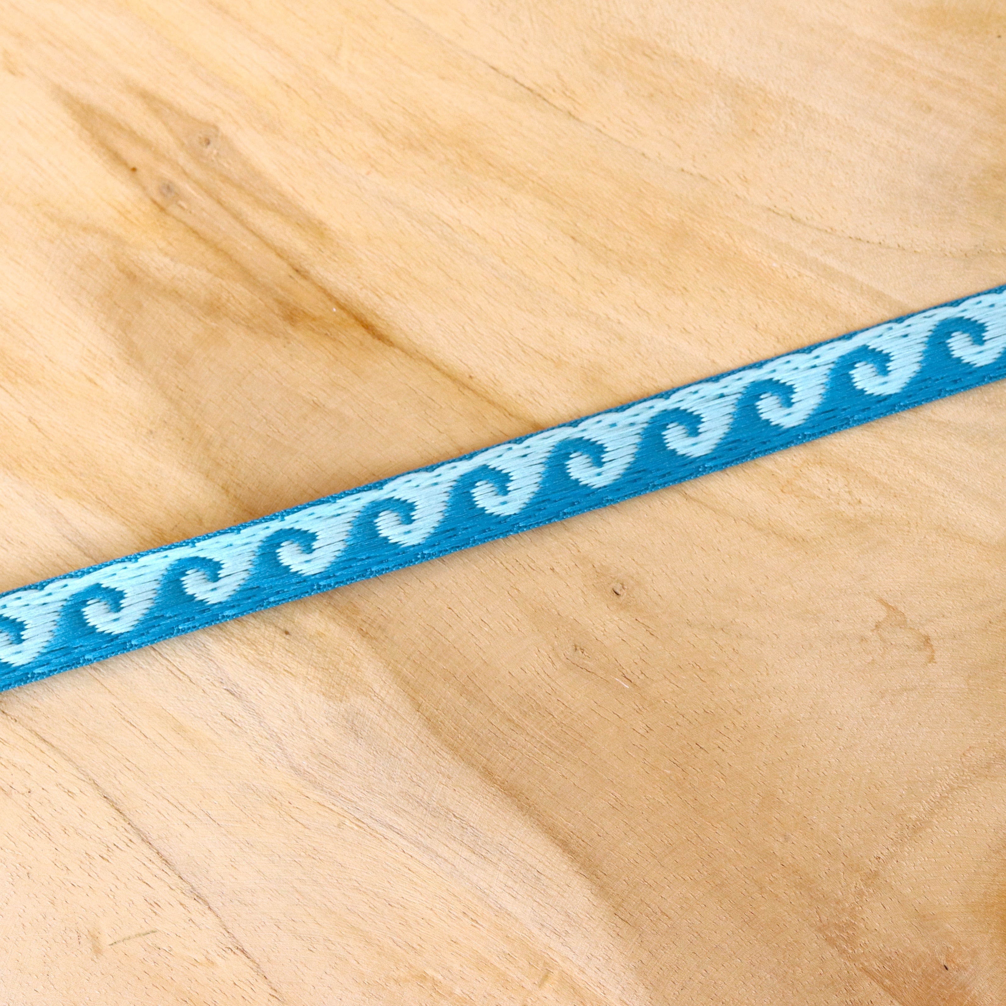 Band Wellen blau