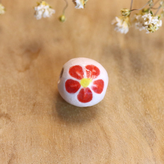 Perle orange - Keramik rund mit oranger Blume