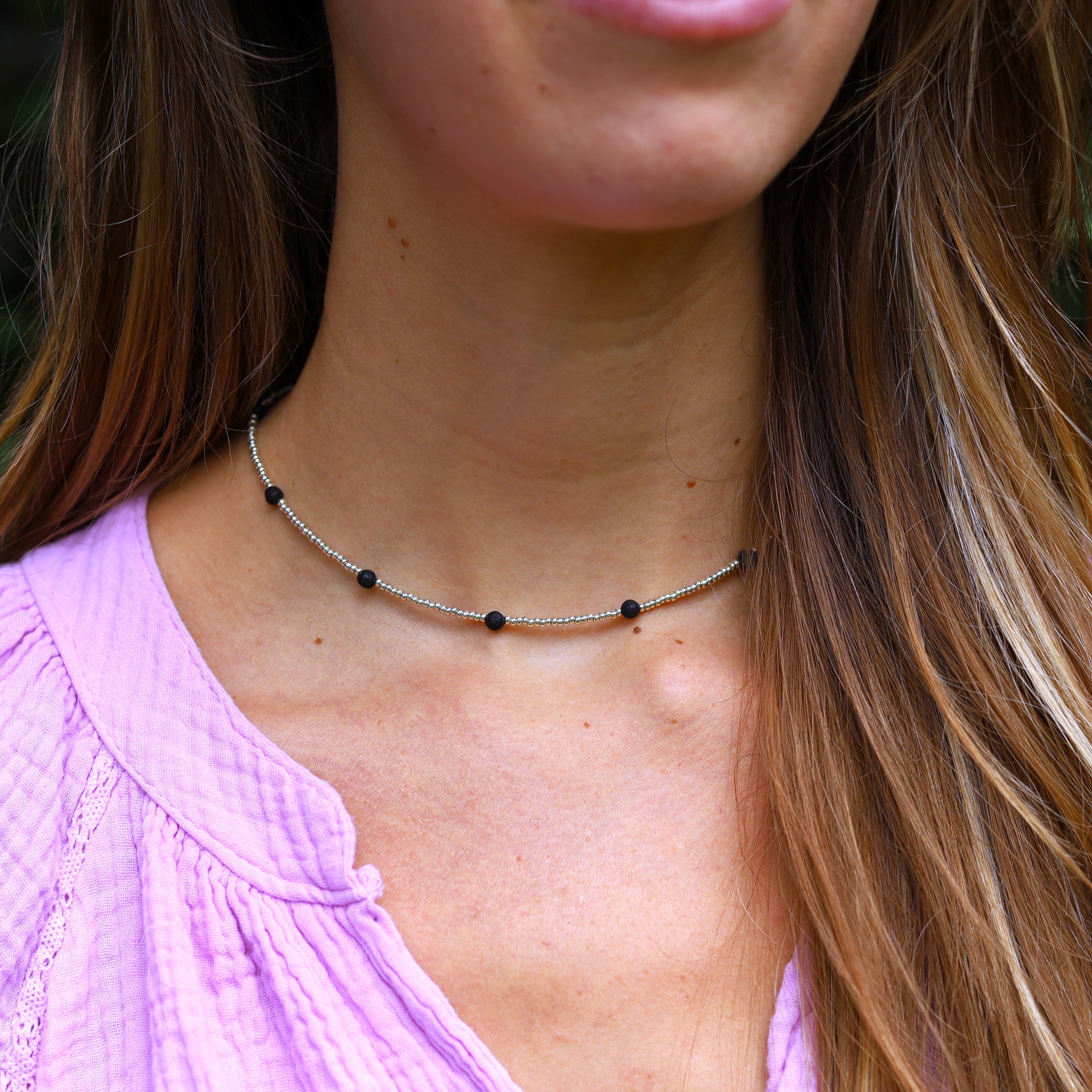Zilveren kralenketting - lavasteen