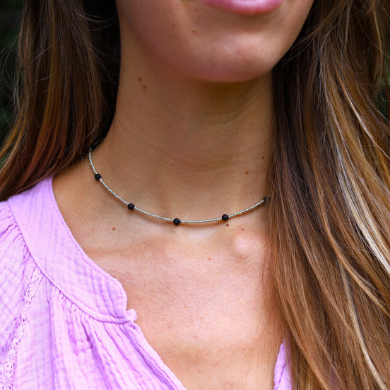 Zilveren kralenketting - lavasteen